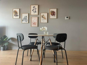 Foreshore apt -sleeps 4 -free parking -WI-FI
